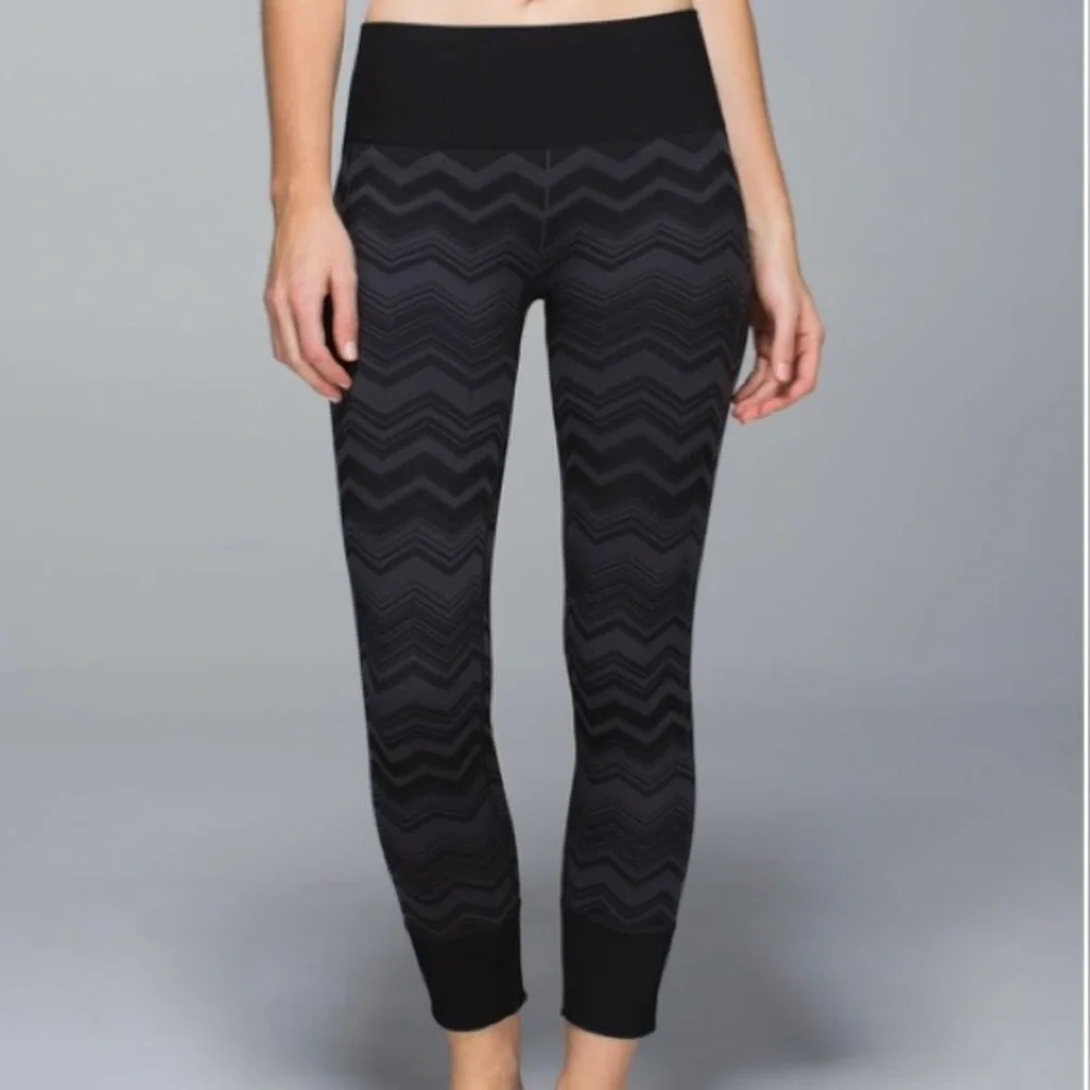 Lululemon Ebb to Street Pant Legging Heathered Deep Coal Size 4 Chevron Zig Zag